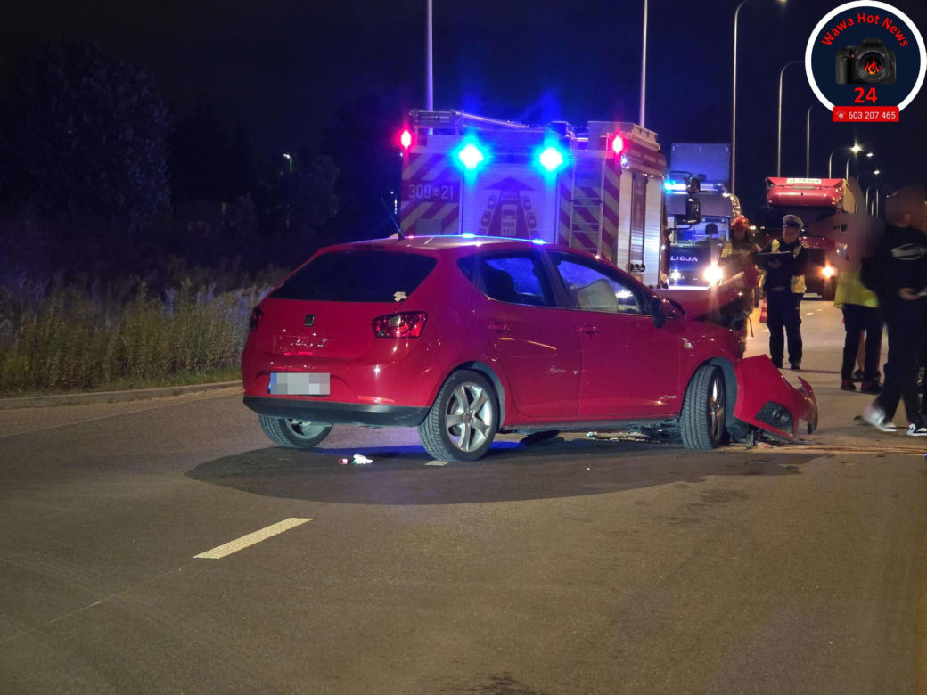 Czołowe zderzenie motocyklisty i osobówki. Ranny mężczyzna w szpitalu