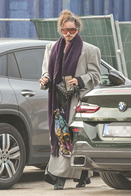 Michał Szpak. Na nogach ma racice