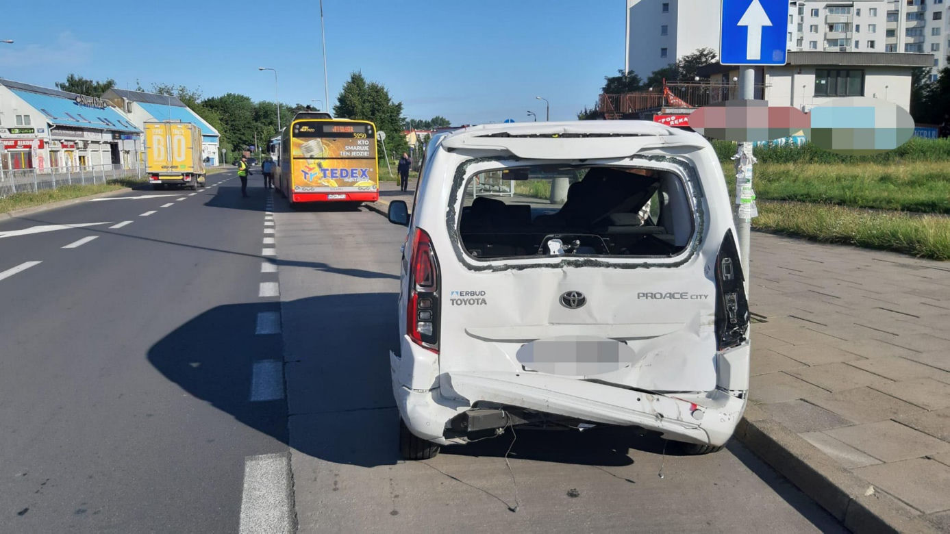 Niebezpieczny wypadek z udziałem autobusu! O włos od tragedii