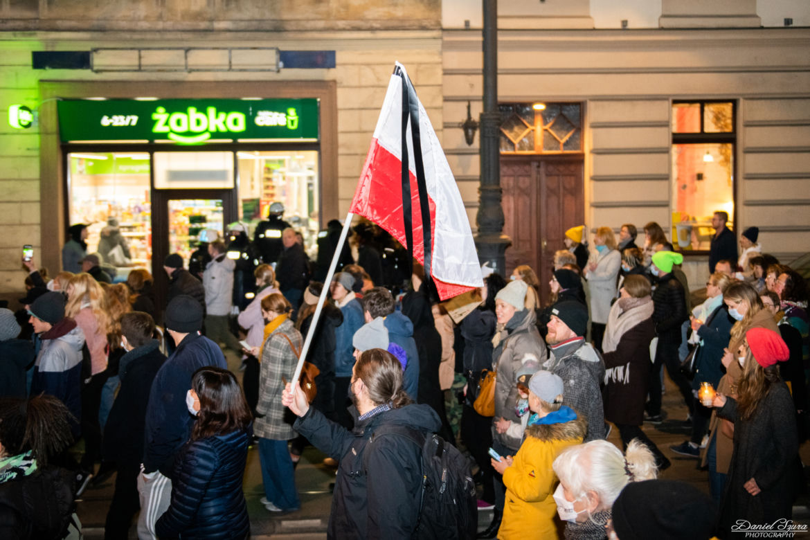 Kraków: "Ani jednej więcej". Protest po śmierci ciężarnej Izabeli z Pszczyny