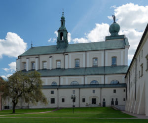 To jedno z najpiękniejszych miast Małopolski. W średniowieczu było wsią, w której mieszkali zakonnicy z Jerozolimy