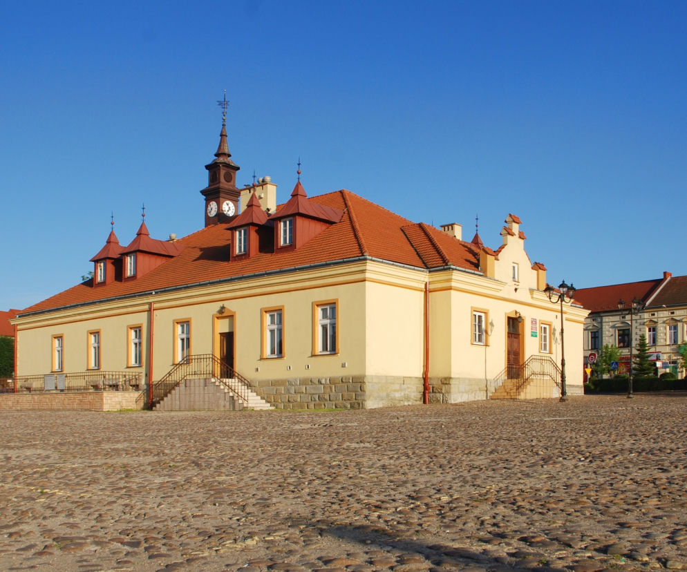Zrewitalizowany rynek w Zakliczynie obiektem kpin. Najbardziej zabetonowany rynek w kraju