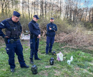 Makabryczne znalezisko w miejscu śmierci Mai z Mławy To znajdowało się w zakopanym pudełku