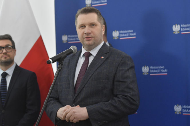 Przemysław Czarnek był królem parkietu we włoskim hotelu. Tam poznał piękną małżonkę [ZDJĘCIA]