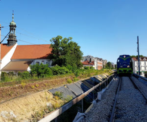 Kraków: Pierwsza lokomotywa przejechała po nowych estakadach kolejowych na Grzegórzkach