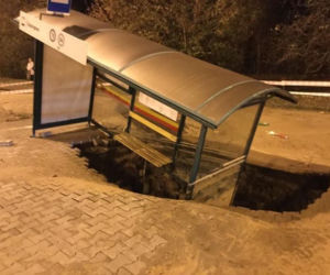 Na Teofilowie zapadł się przystanek MPK
