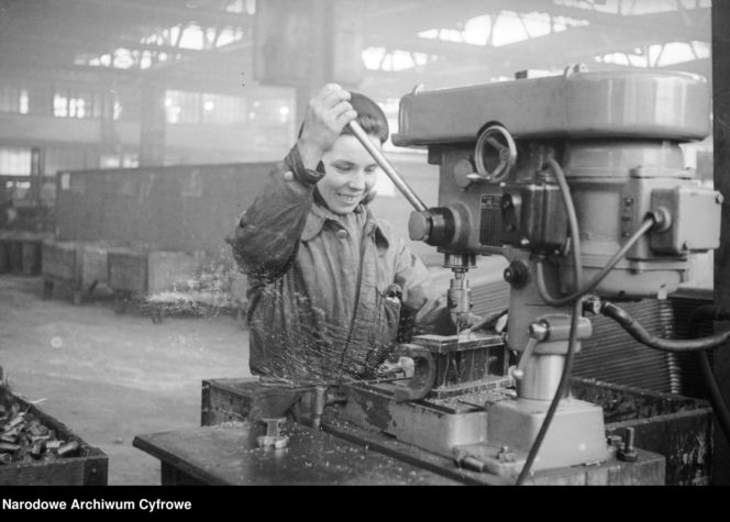 QUIZ PRL. Czy się stoi, czy się leży, trzy tysiące się należy. Tak pracowano w PRL-u