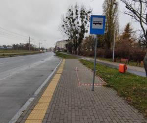 Przystanek-widmo z Torunia stał pusty trzy lata, teraz zniknął. Magistrat milczy.