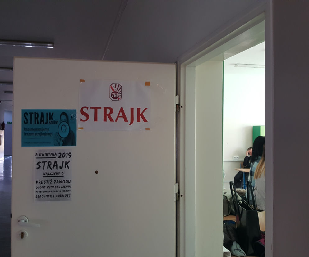 Protest nauczycieli w Białymstoku. Co z egzaminami gimnazjalnymi? Wierzę, ze egzaminy się odbędą [AUDIO]