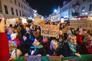 Marsze w całej Polsce! Kobiety żądają legalnej aborcji. „To nie jest koniec walki”