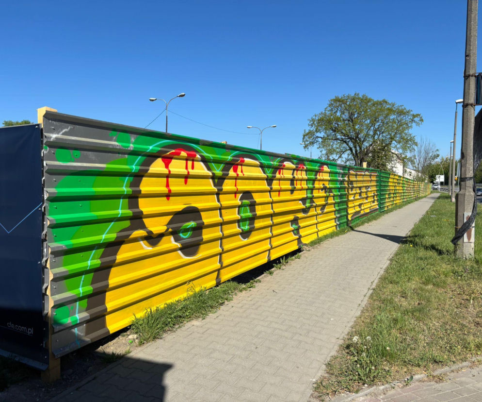 Płot na graffiti w centrum Nowego Sącza