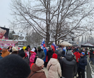 Tłumy kibiców pod Wielką Krokwią w Zakopanem
