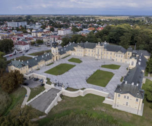 Jego stan był „opłakany”, a dzisiaj zabytek zachwyca. Przemiana pałacu Potockich