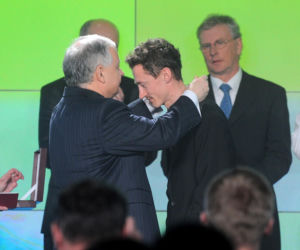 Lech Kaczyński i Jarosław Kaczyński na sportowych zdjęciach