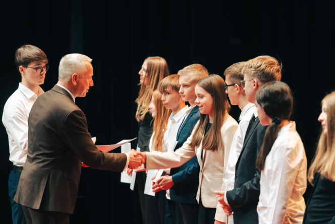 Najzdolniejsi uczniowie odebrali stypendia Prezydenta Miasta Siedlce