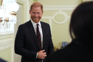 Książę Harry i jego żona Meghan wracają do Wielkiej Brytanii