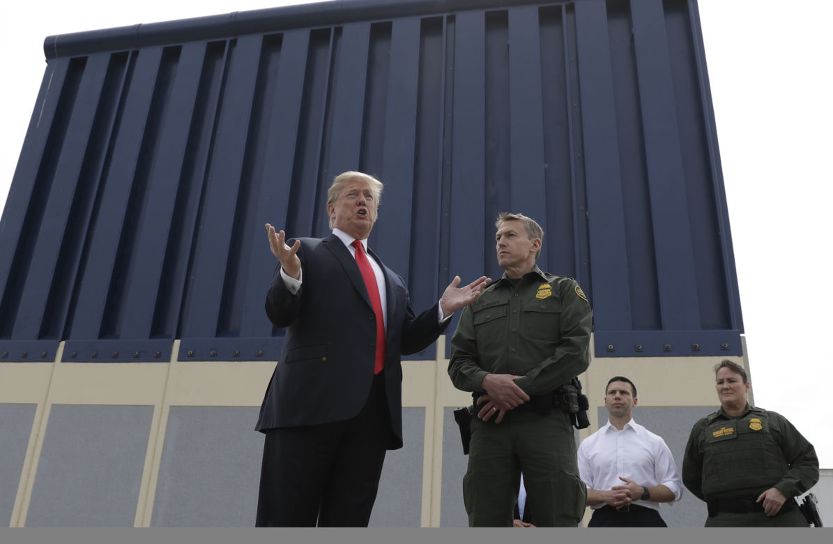 Trump z inspekcją na granicy