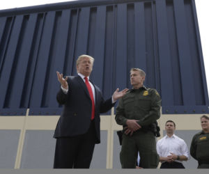 Trump z inspekcją na granicy