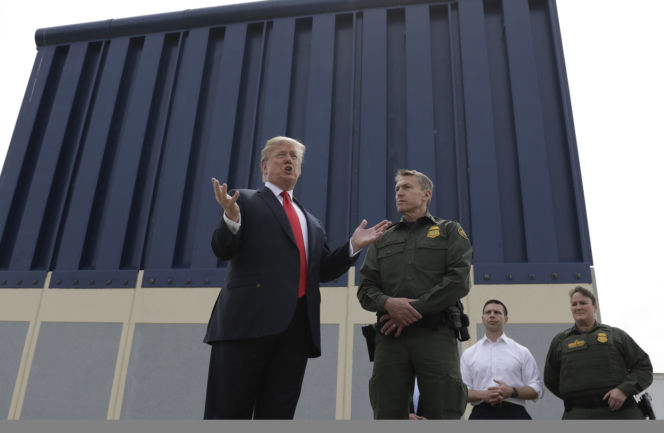 Trump z inspekcją na granicy