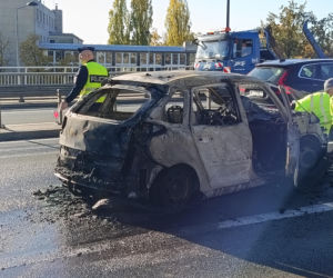 Pożar osobówki na Trasie Łazienkowskiej