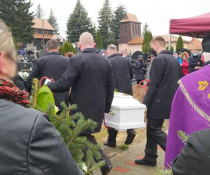 Pożar wybuchł w nocy. Ogień i dym odcięły drogę ucieczki czteroosobowej rodzinie