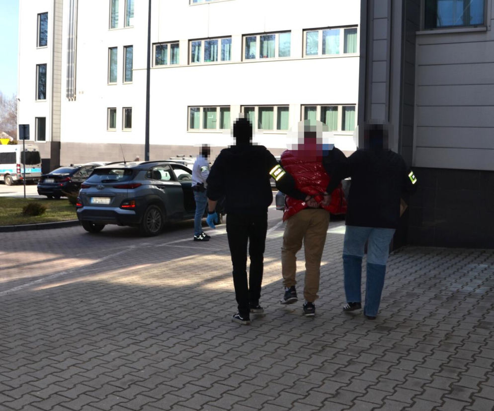 Groźbami i siłą próbowali wymusić zaciągnięcie kredytu.  Już są za kratkami