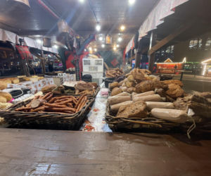 Pokémony, różowe gofry i zaskakujące różnice w cenach. Porównaliśmy łódzkie jarmarki