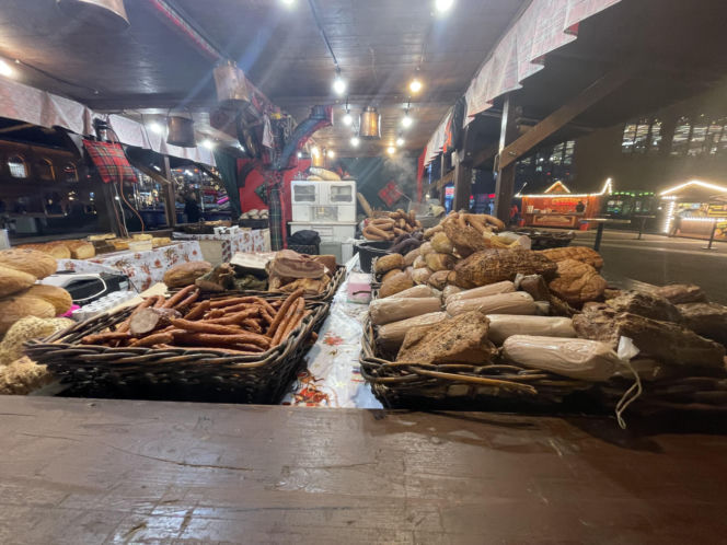 Pokémony, różowe gofry i zaskakujące różnice w cenach. Porównaliśmy łódzkie jarmarki