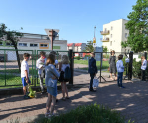 Zakończenie roku szkolnego w czasach pandemii koronawirusa w SP 26 w Toruniu