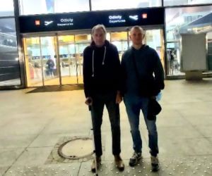 Mieszkał na ulicy. Policjant pomógł mu wrócić do matki, której nie widział od 30 lat