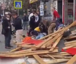 Wiatr przewrócił wieżę zegarową i tiry na ulicy! Armaggeddon w Turcji