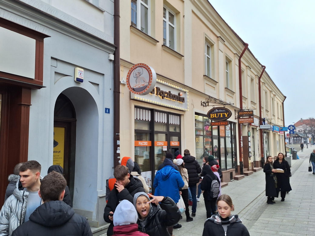 Rzeszowianie tłumnie ruszyli po pączki w Tłusty Czwartek 