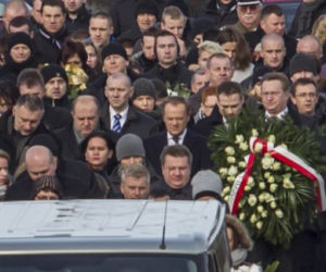 Pogrzeb Julii Bonk. Brązowy medalista pożegnał córkę, towarzyszył mu premier [ZDJĘCIA]