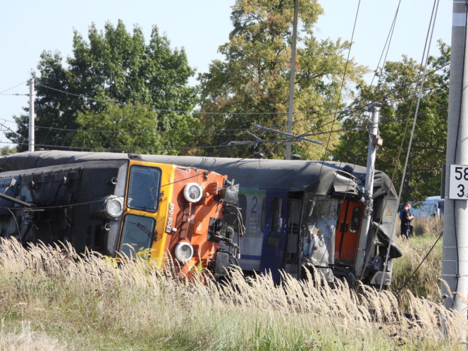 Wstrząsające zdjęcia z katastrofy kolejowej na Mazowszu
