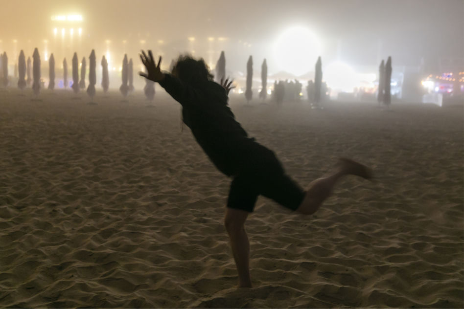 Starzy na plaży