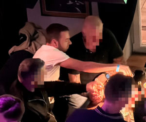 Posłowie Bartosz Romowicz i Piotr Górnikiewicz po wieczornym głosowaniu przyjechali do klubu Piano Bar