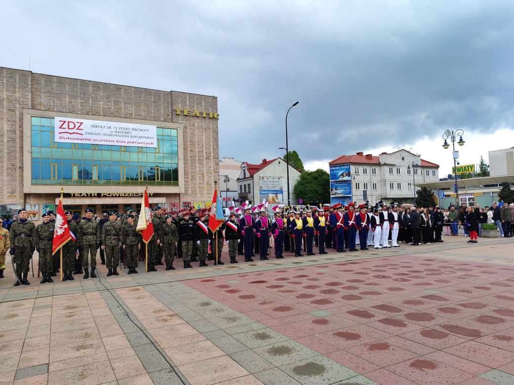 Ślubowanie uczniów klas pierwszych szkół ZDZ w Radomiu