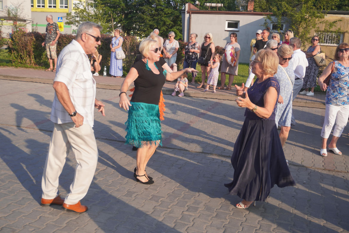 Dni Skarżyska-Kamiennej 2024. Potańcówka przed Miejskim Centrum Kultury