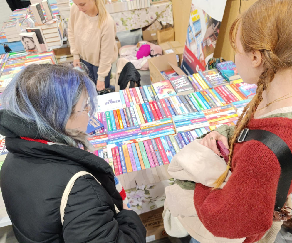 W Lublinie trwają Lubelskie Targi Książki. Na spotkania z autorami ustawiły się długie kolejki fanów [GALERIA ZDJĘĆ]