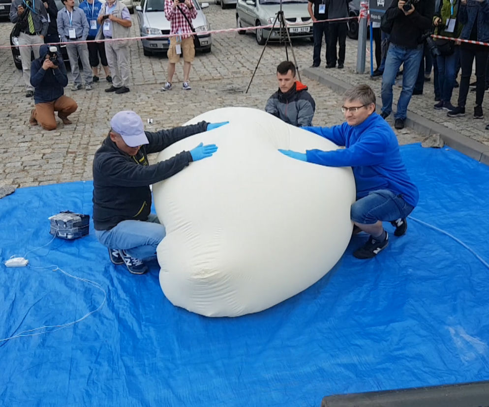 Start balonów stratosferycznych w misję KOSMOS