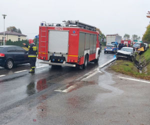 Wypadek koło Lubieni. Zderzyły się trzy auta, są poszkodowani