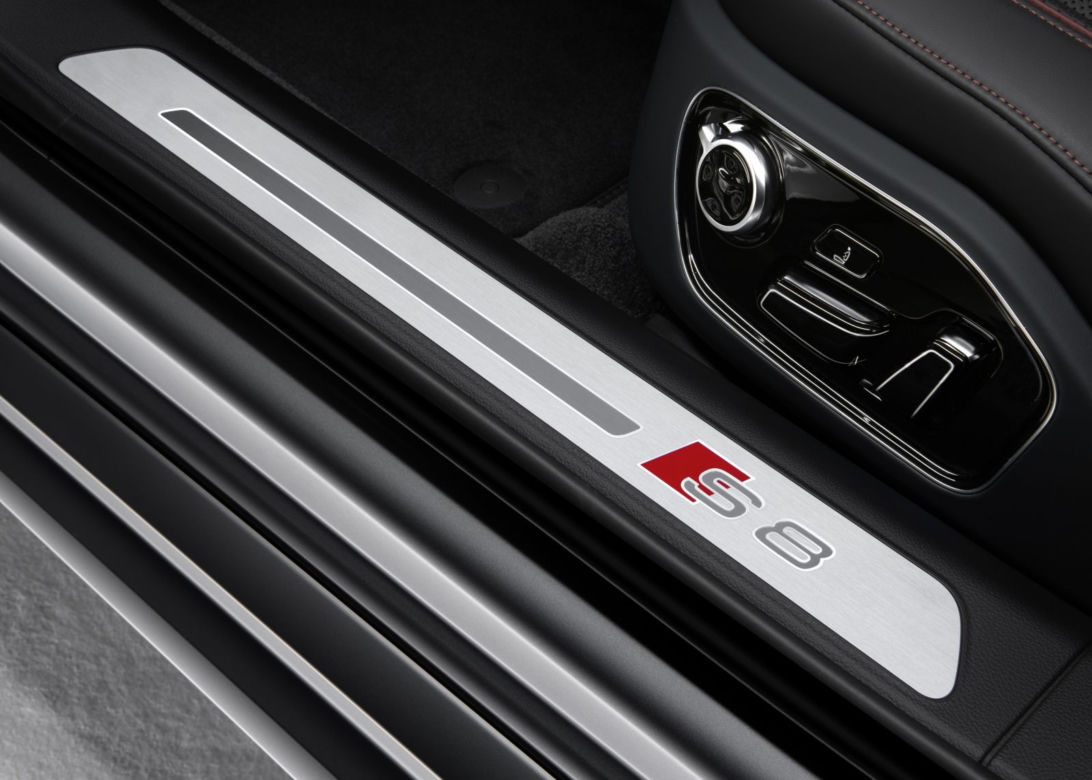 Audi S8 plus