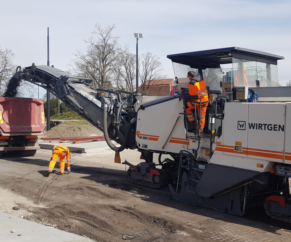 Roboty drogowe na al. św. Jana Pawła II w Toruniu nie zwalniają! Zaglądamy na plac budowy