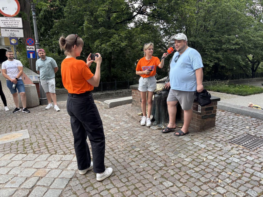 Tłumy przyjezdnych i uśmiechy na twarzach. Wakacyjny patrol Eska Summer City na olsztyńskiej Starówce