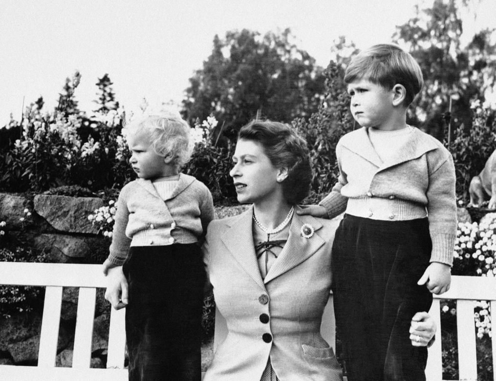 Królowa Elżbieta II i Książę Karol - zdjęcia archiwalne