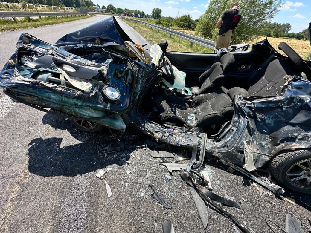 Wypadek w Elżbietowie. Tir roztrzaskał osobówkę. W tym samym miejscu zginęło troje dzieci i ich mamy