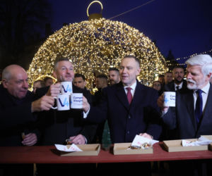 Karol Nawrocki odwiedził jarmark świąteczny. Nagranie niesie się po sieci!