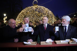 Karol Nawrocki odwiedził jarmark świąteczny. Nagranie niesie się po sieci!