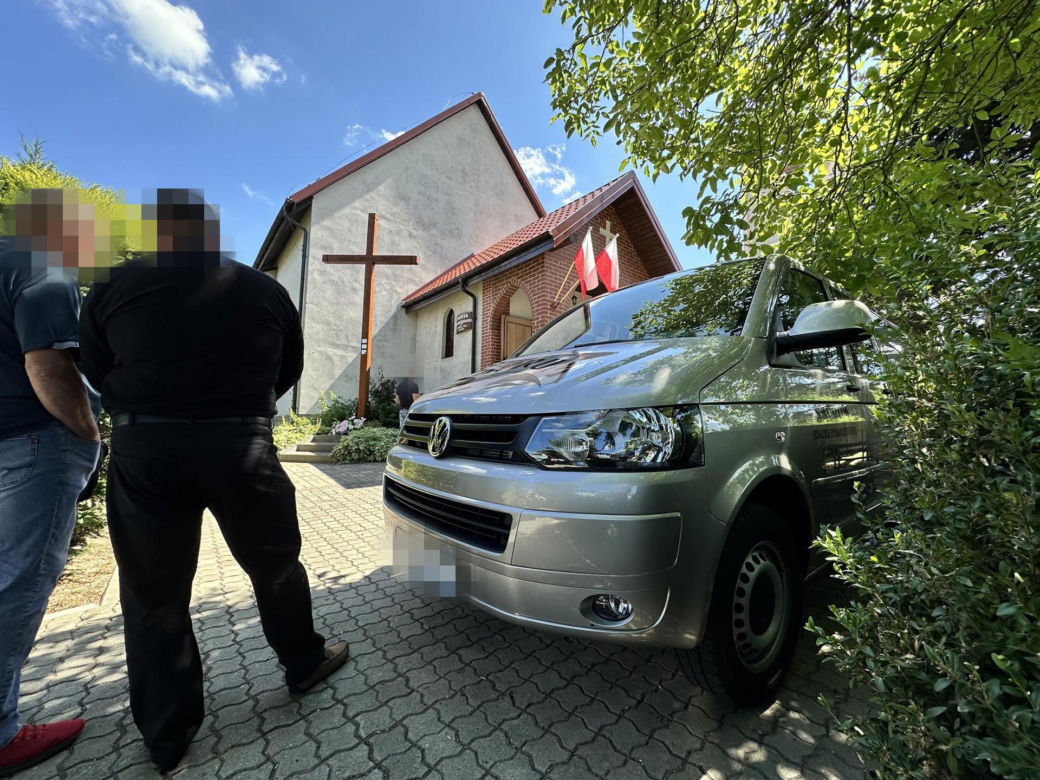 Kolorowe balony wzbiły się prosto do nieba. Wzruszający gest na pogrzebie 7-letniej Natusi