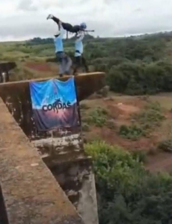 Horror podczas skoku na bungee! Zapomnieli o linie